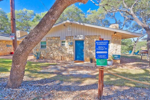 Millie's Waterfront Cottages Unit 5 - Josephine House in Canyon Lake
