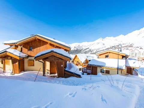 Luxurious chalet near the ski-slopes Chalet in Saint-François-Longchamp