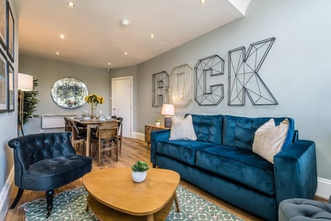 Living room, Lounge or bar, Seating area, Dining area