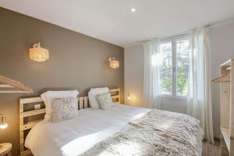 Bed, Photo of the whole room, Bedroom, Garden view, pet friendly