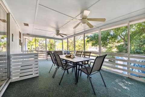 1010 E Ashley - Two Kitchens - Steps to Beach House in Folly Beach