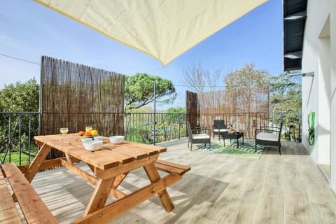 Patio, Day, Garden, View (from property/room), Balcony/Terrace, Seating area, Dining area, Garden view, pet friendly