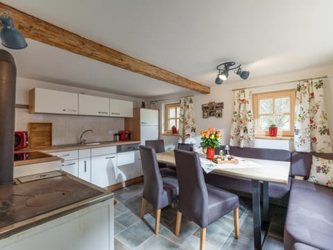Coffee/tea facilities, Kitchen or kitchenette, Dining area, dishwasher, minibar