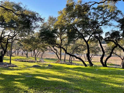 Millie's Cottages Unit 6 - Mehta House in Canyon Lake