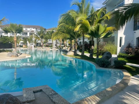 Atmospheric apartment with a beautiful view of the swimming pool Condo in Dominicus