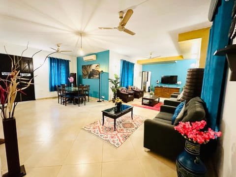 GR STAYS Sol Villa Candolim with Private Pool, Walking distance to Beach Villa in Candolim