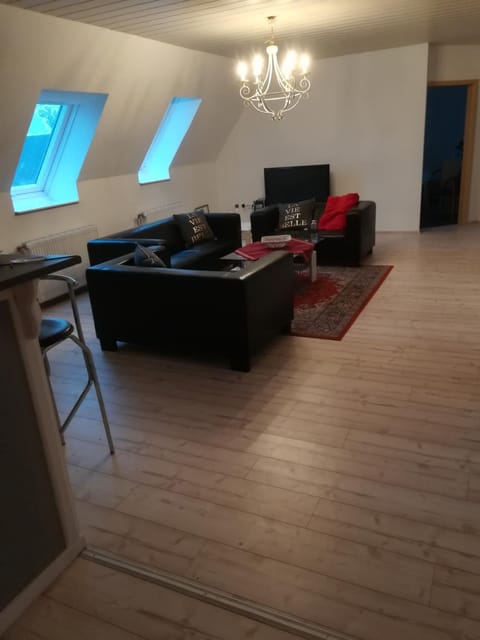 TV and multimedia, Living room, Decorative detail, Seating area