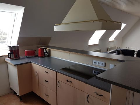 Kitchen or kitchenette, Food and drinks