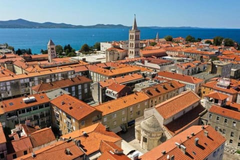 Kailani Luxury Central 3 Bedroom, 3 Bathroom Apartment With a Sunny Balcony Condo in Zadar
