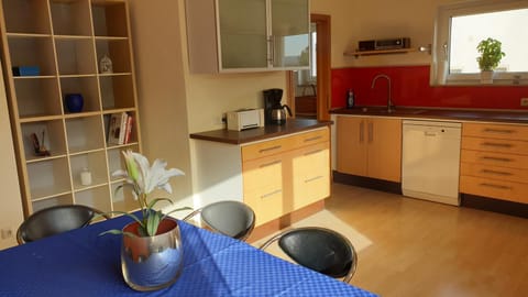 Kitchen or kitchenette, Seating area, Dining area