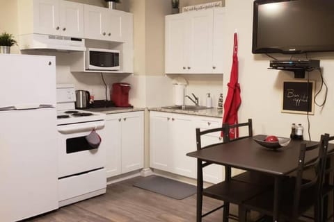 Business Traveler's Cozy Studio #21 by Amazing Property Rentals Condo in Gatineau