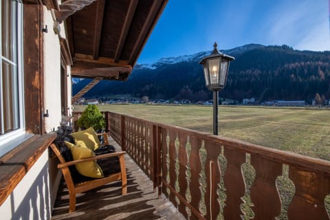 Balcony/Terrace, Garden view, Mountain view, River view