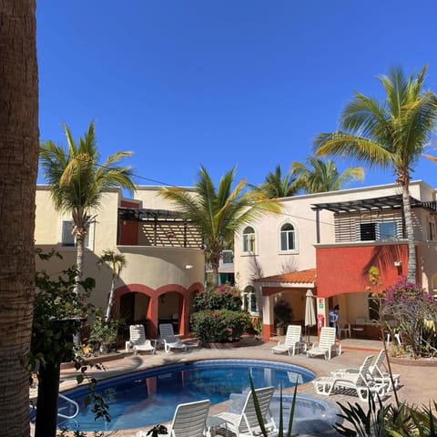 Property building, Day, Pool view, Swimming pool, sunbed