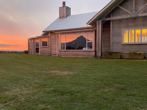 Taranaki Country Lodge Bed and Breakfast in Taranaki, New Zealand