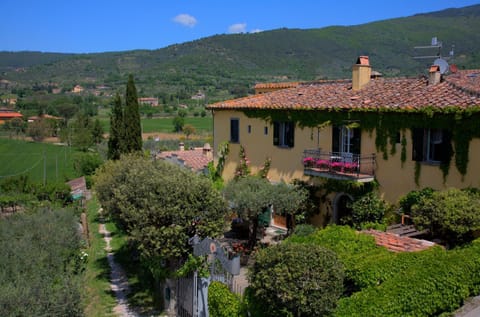 Delizioso E Particolare Casale Con Piscina,cortona Villa in Umbria