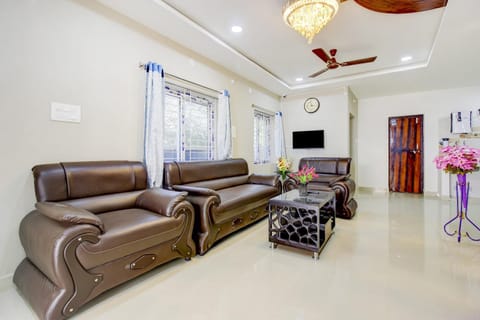 OYO R D CONVENTION & LUXURY ROOMS Bed and Breakfast in Secunderabad