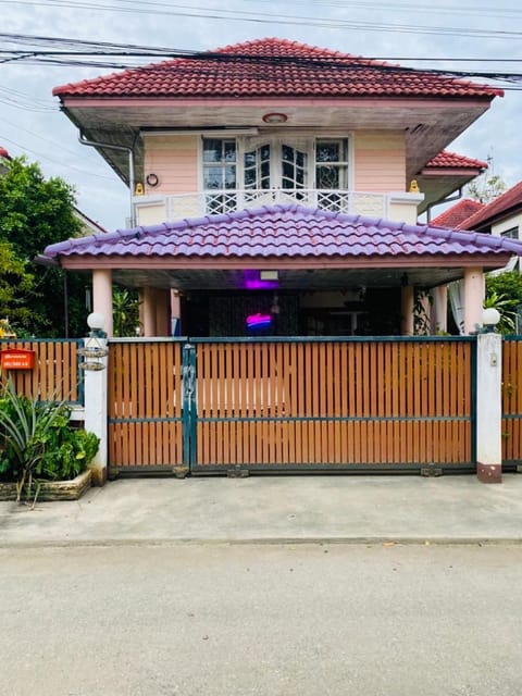 บ้านแบ่งห้องให้พัก บ้านยูกเฮม วิวทะเลสาบ รู้สึกเหมือนบ้านเพื่อน Vacation rental in Bangkok