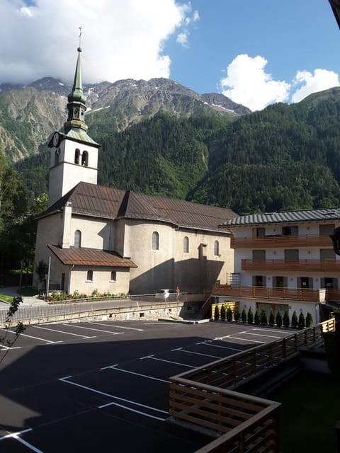 Property building, Neighbourhood, Coffee/tea facilities