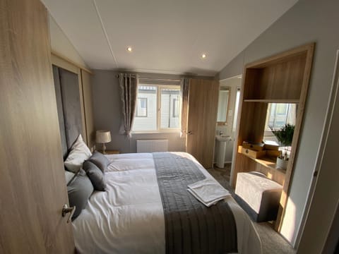 Brand new Sea view beach lodge Trecco bay 3 bedroom Condo in Porthcawl