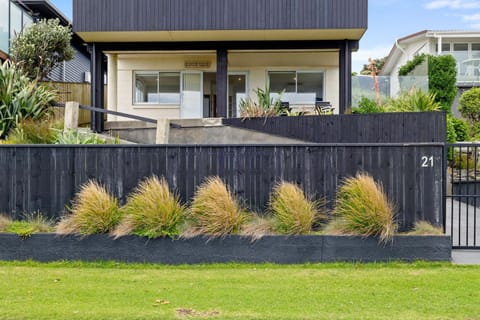 Wow On Wanaka Bay Apartment in New Plymouth