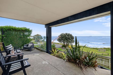 Wow On Wanaka Bay Apartment in New Plymouth