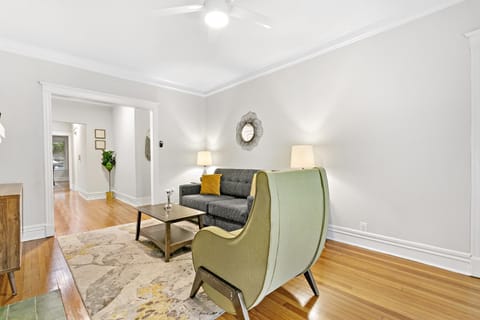 Indulging 2BR Apartment in Festive Boystown - Buckingham 1 Apartment in Chicago