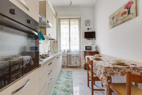 TV and multimedia, Kitchen or kitchenette, Dining area