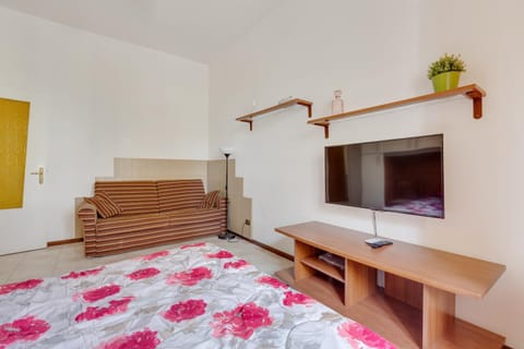 Bed, Bedroom, Area and facilities