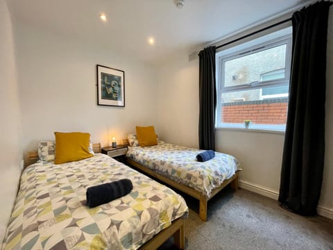 6 Person Apartment in City Centre Condo in Cardiff