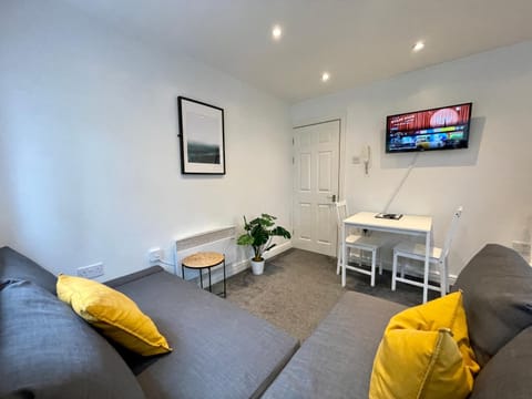 6 Person Apartment in City Centre Condo in Cardiff