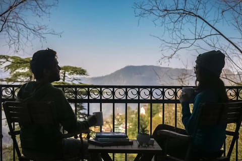 StayVista at Pine Estate with Outdoor Jacuzzi Villa in Shimla