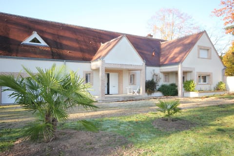 LIEU MAGIQUE, SPACIEUX ET LUMINEUX; Villa in Centre-Val de Loire