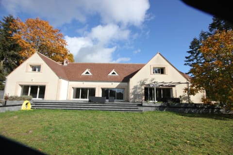 LIEU MAGIQUE, SPACIEUX ET LUMINEUX; Villa in Centre-Val de Loire