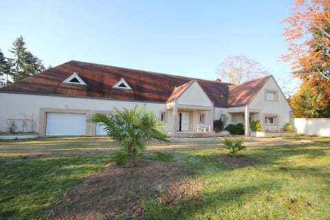 LIEU MAGIQUE, SPACIEUX ET LUMINEUX; Villa in Centre-Val de Loire