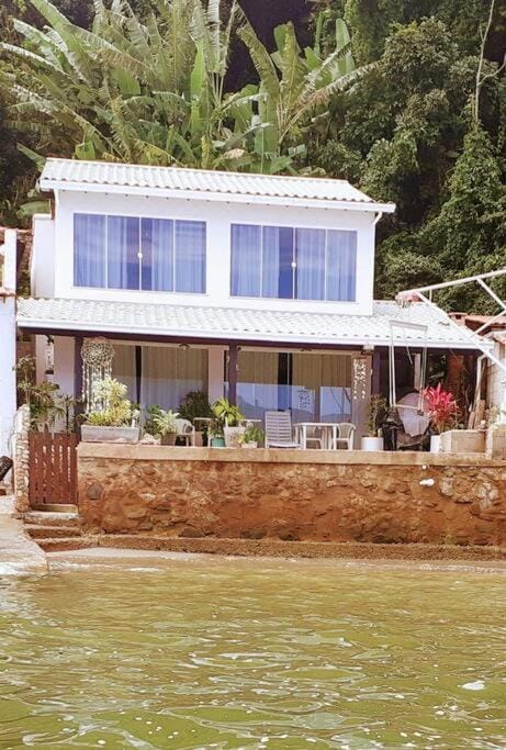 Casa na Ilha Jardim pé na areia House in Mangaratiba