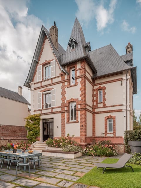 Property building, Day, Garden, Garden view