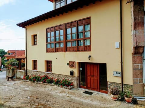 Property building, Facade/entrance