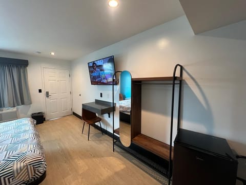 Palm Inn - Newly Renovated Rooms Hotel in Hawthorne