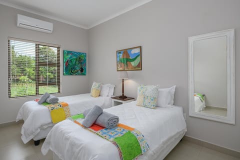 San Lameer Villa 14321 - 5 Bedroom Deluxe - 10 pax - San Lameer Rental Agency Villa in KwaZulu-Natal