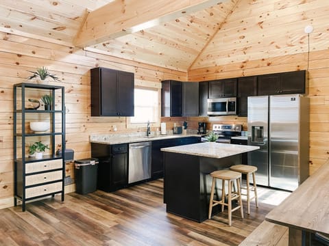 Kitchen or kitchenette, Photo of the whole room, Dining area