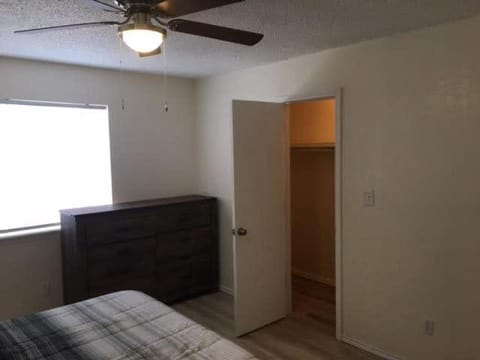 Cozy Upstairs 1 Bedroom Apartment close to Fort Sill Condominio in Lawton