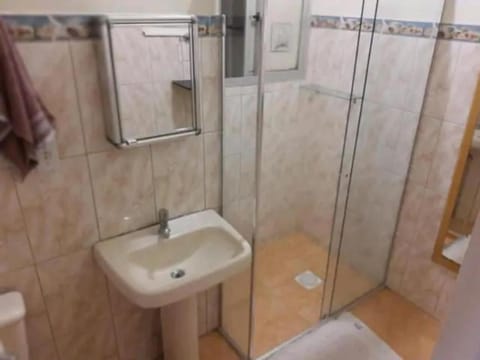 Apartamento térreo com ar condicionado e 2 suítes bem localizado Apartment in Garopaba