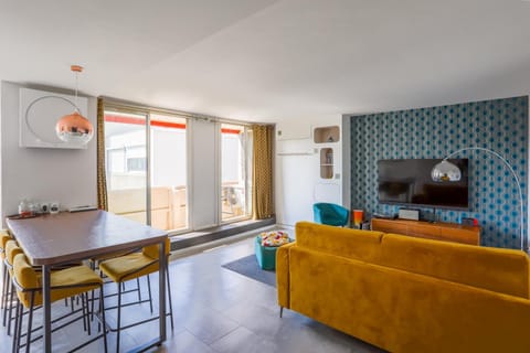 Living room, air conditioner