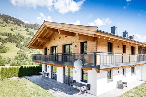 Property building, Day, Natural landscape, Summer, View (from property/room), Balcony/Terrace, Balcony/Terrace, Mountain view