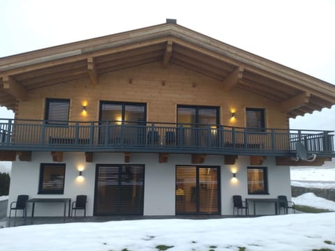 Property building, Winter, Balcony/Terrace