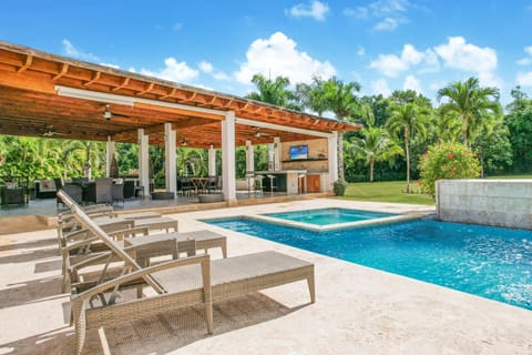 Garden view, Swimming pool, sunbed