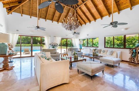 Stunning Villa with Private Pool and Jacuzzi in Casa de Campo Chalet in La Romana