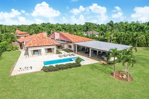 Property building, Bird's eye view, Garden, Swimming pool