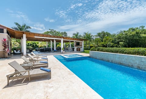 Stunning Villa with Private Pool and Jacuzzi in Casa de Campo Chalet in La Romana