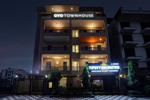 Townhouse Sector Near Bestech Central Square Mall Hotel in Gurugram